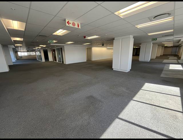 2,051M² OFFICE TO LET IN FORESHORE